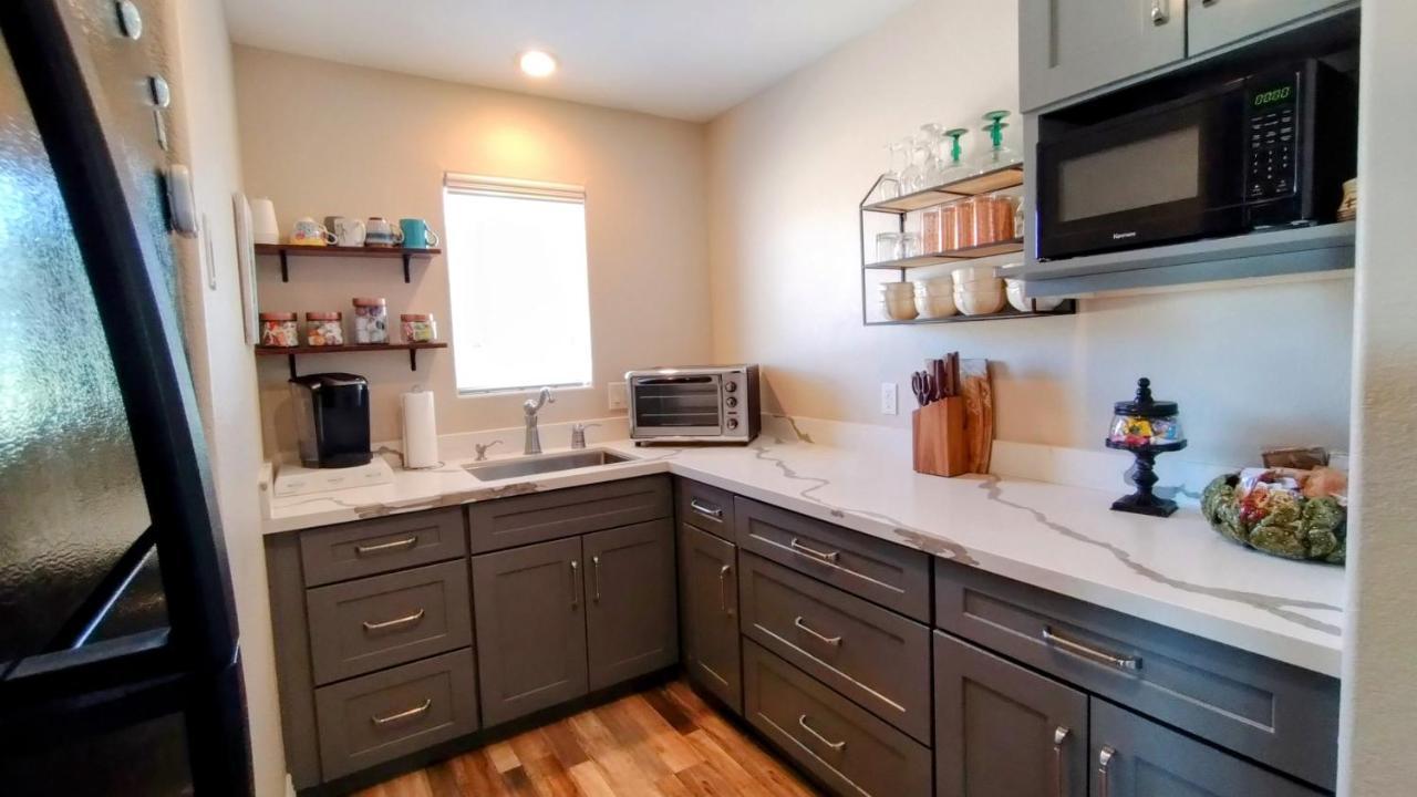 Falcon Cottage Pahrump Bagian luar foto